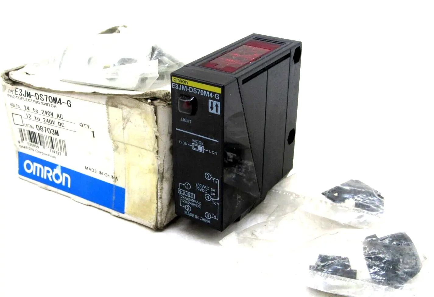 NEW OMRON E3JM-DS70M4-G PHOTOELECTRIC SWITCH E3JMDS70M4G