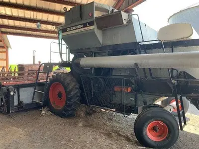 USED 1976 GLEANER MODEL L