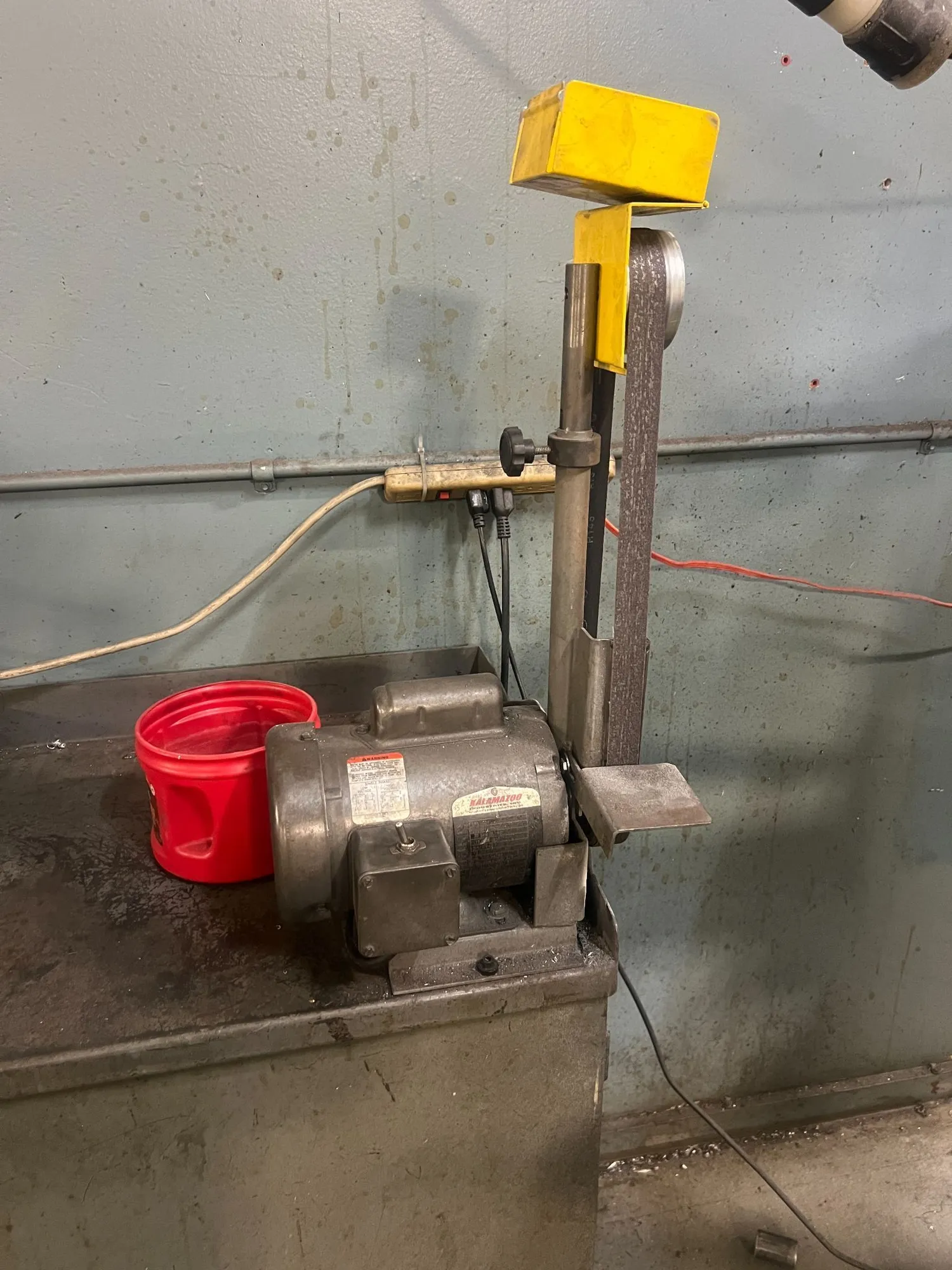 Used KALAMAZOO Vert Belt Sander Belt Grinders Including Sanders Michigan US | Universal Press & Machinery (UPM) #1366932