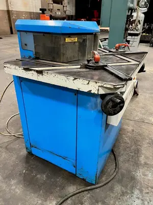 EUROMAC MODEL 200/6S VARIABLE ANGLE 8" X 8" X 1/4" HYDRAULIC SHEET METAL NOTCHER
