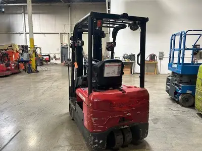 Used RAYMOND 4460C35S 4-Wheel Sit down Electric Counterbalance Forklifts Illinois US | Somerset Equipment Sales #1546152