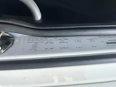 USED 2022 VOLVO VNR42T300
