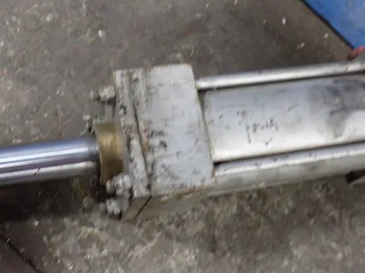 Used MILWAUKEE CYLINDER D5213121S1 Cylinders | HGR 24 #731251