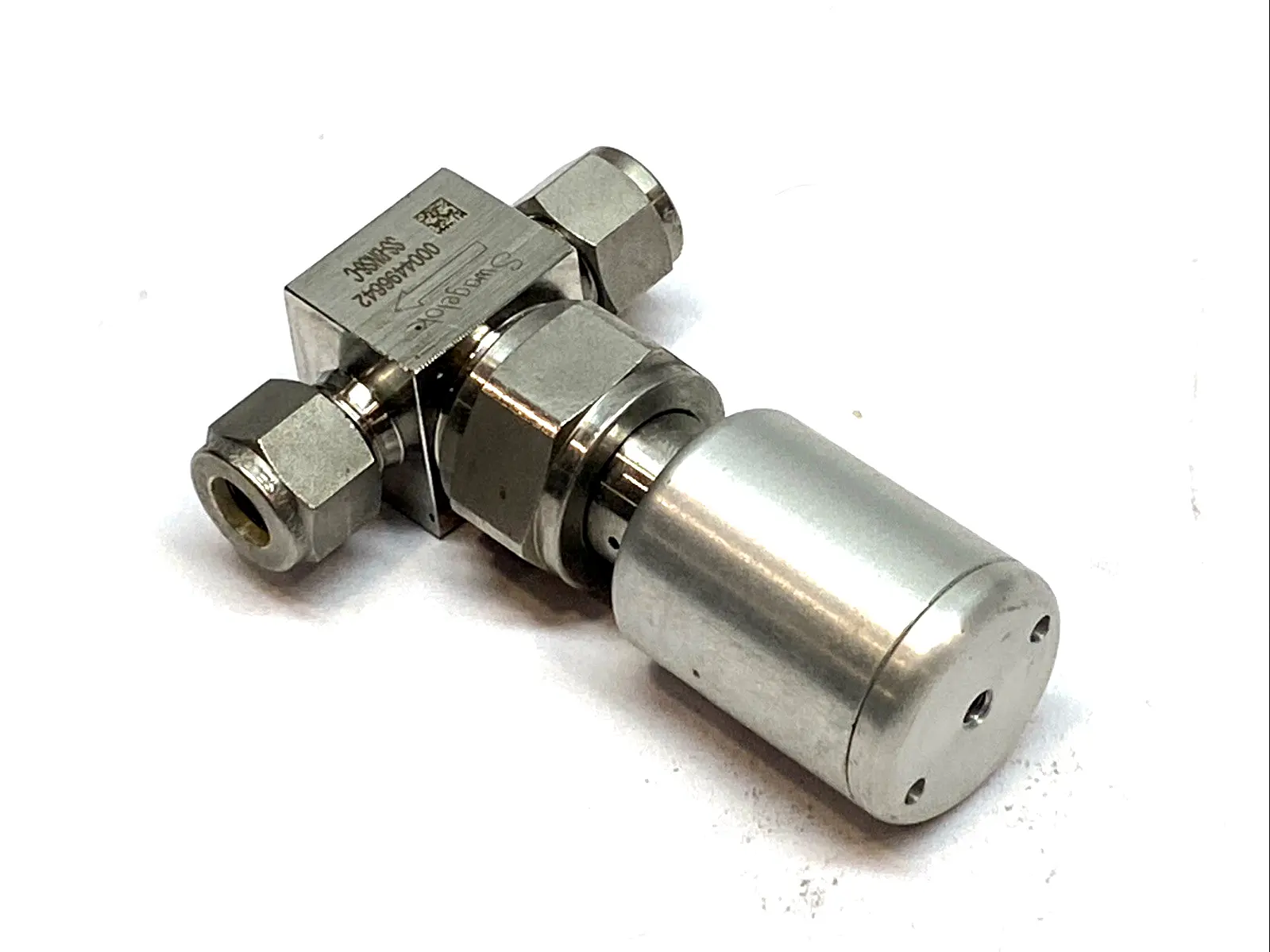 USED SWAGELOK BELLOWS VALVE 3/8" TUBE NC PNEUMATIC 316L HIGH PURITY