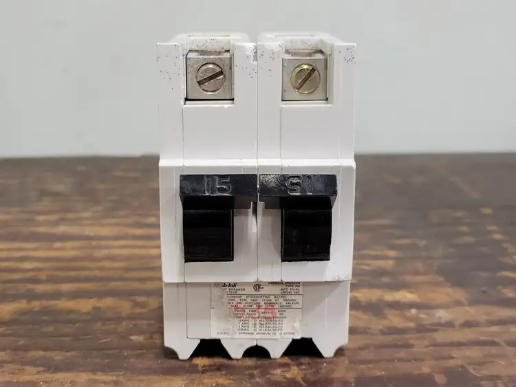 Used FEDERAL PIONEER NA215 Switchgears British Columbia CA | Lenmark #242214