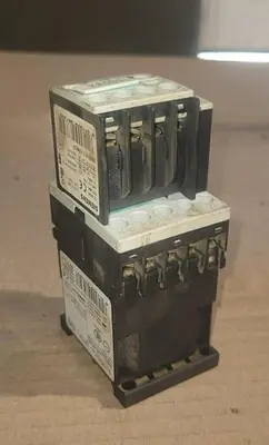 USED SIEMENS 3RH1122-1BB40