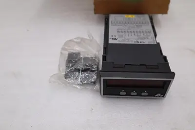 NEW OPEN BOX Red Lion IMD10162 Intelligent Decade Voltage Meter Alarm 5057CC