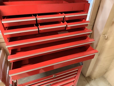 Used SNAP-ON 3 TOOL BOX SET INCLUDES ROLL AROUND, AND 2 ADDITIONAL STACKED TOOL BOXES. Tool Box Michigan US | Miedema Asset Management Group #1353219