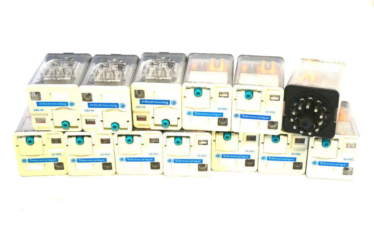 13 SCHNEIDER ELECTRIC TELEMECANIQUE RUM-C3AB2BD RELAYS RUMC3AB2BD