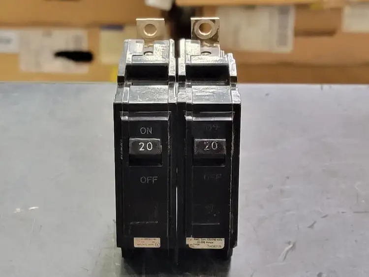 Used GENERAL ELECTRIC THQB220 Switchgears British Columbia CA | Lenmark #241550