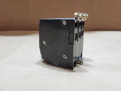 USED SQUARE D QOB330