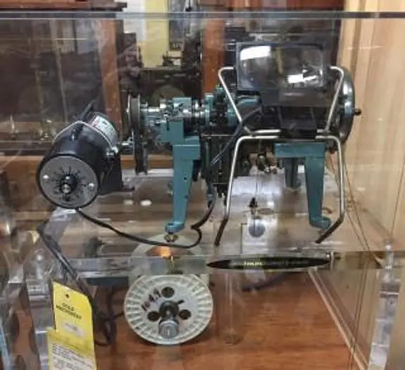 8778-100 ANTIQUE CHAIN MAKING MACHINE – SHOW / EXHIBIT DISPLAY