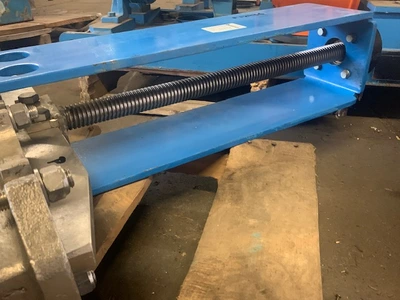 24" Orbinox Stainless Steel Knife Gate Valve, Hand Wheel Operated