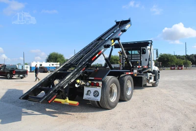 New | in-Stock 2027 FREIGHTLINER 114SD PLUS Rolloff Trucks Texas US | Roll Off Truck World #1507657