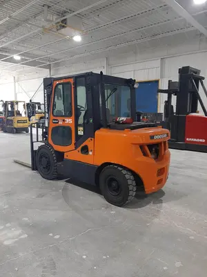 USED DOOSAN D35S-7 – 8000 LB. DIESEL OUTDOOR FORKLIFT