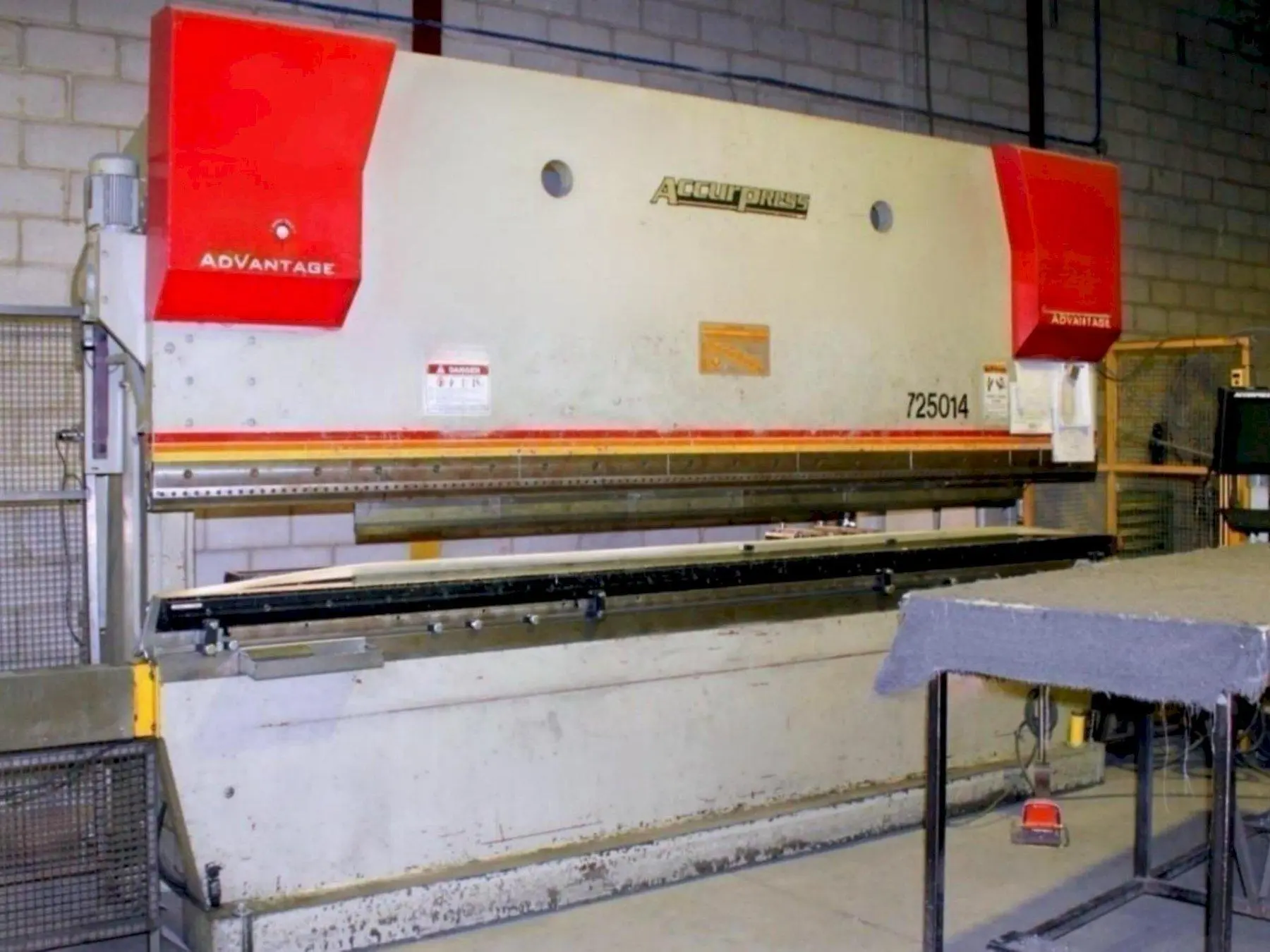 Used 2002 ACCURPRESS ADVANTAGE 7025014 Press Brakes | Machine Factory Outlet #1267077