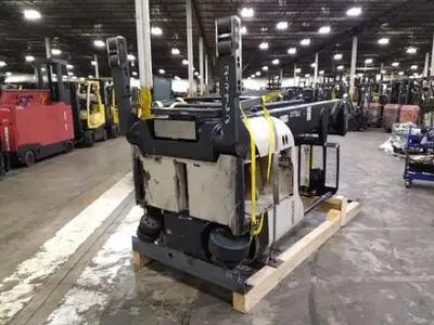 USED 2016 CROWN RR5795S-45