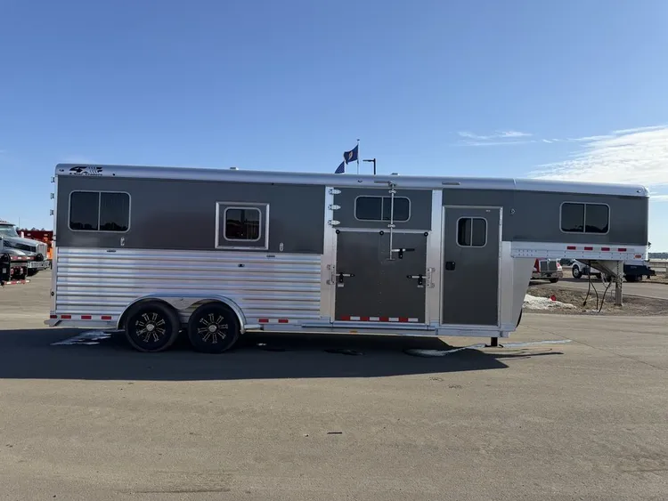 New | in-Stock 2025 4 STAR HORSE TRAILER Livestock Trailers Minnesota US | Carco Truck & Equipment #1513893