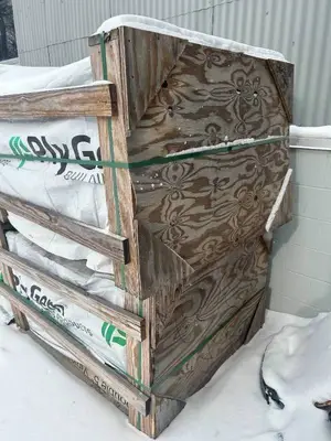 Ply Gem Lot of Approximately 680 Pieces of- 11.25 in. x 0.5 in. Rectangular White Weather Resistant Vinyl Soffit Vent