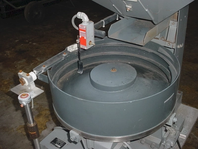 USED 21" DIA VIBRATORY BOWL FEEDER 21" DIA