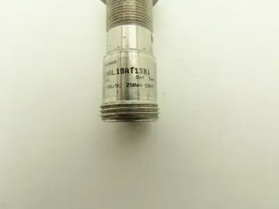 Cutler Hammer E57MAL18AT13B1 Proximity Sensor 18mm Dia 20-135V AC/DC 5mm Range