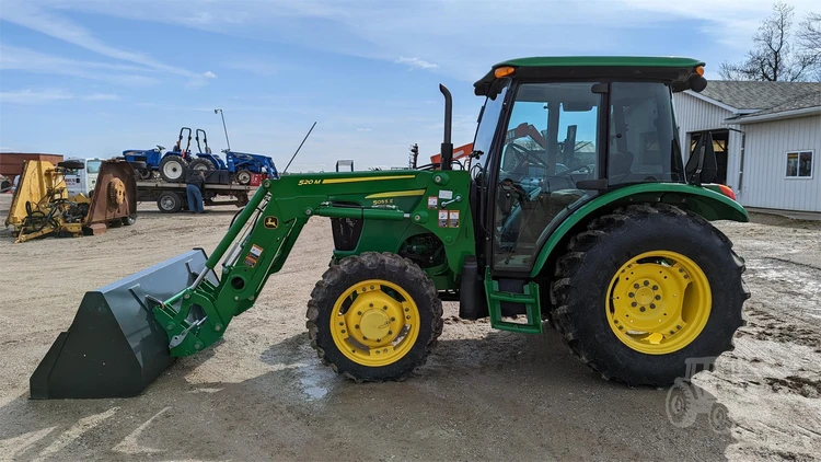 Used 2015 JOHN DEERE 5055E Agricultural Tractors | Rosseel's Equipment Inc #720632