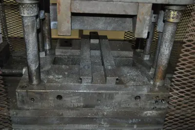 10 TON AIR RAM CUT OFF PRESS