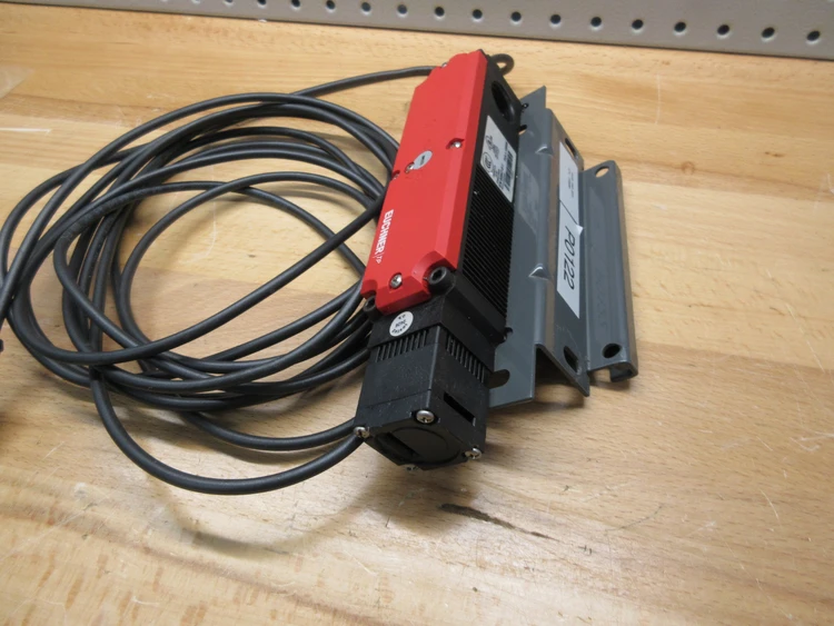 Used USED HAAS PARTS AND TOOLING HAAS 32-1095 CE DOOR INTERLOCK ASSY B (NO KEY) Parts Minnesota US | Machinesused.com #565185