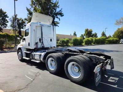 USED 2013 FREIGHTLINER CASCADIA 125