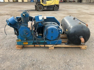 Used LEROI AIR COMPRESSOR 25 HP 880A HEAVY DUTY TWO STAGE RECIPROCATING 87.5 CFM AT 175 PSI Lubricated Reciprocating Air Compressors Michigan US | Miedema Asset Management Group #1761057