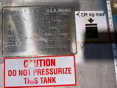 550 GALLON PRECISION IBC 304 STAINLESS STEEL CHAMICAL TANK TOTE
