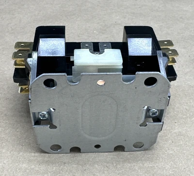 NEW Square D 8910DP31V02