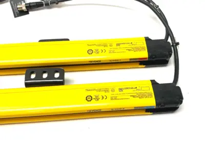 USED KEYENCE SAFETY LIGHT CURTAIN SET, FINGER PROTECTION TYPE, 103 OPT. AXES