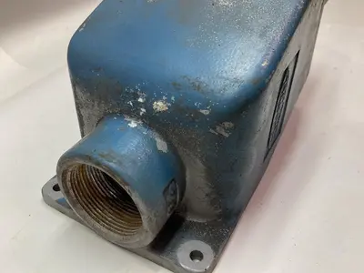 Used HUBBELL 460B7W Miscellaneous Equipment (Electrical & Power) | Surplus Asset Holdings #1197604