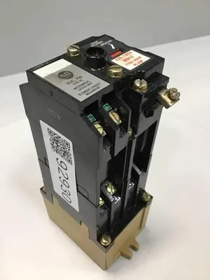 USED ALLEN BRADLEY 700-P400A1 SER B NO CONTACTS