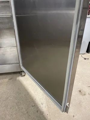 182-0086 Traulsen RE232E-ZCF02 2 Door Even-Thaw Self Contained Cooler