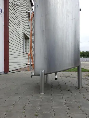 600 l Vertical stainless steel storage tank