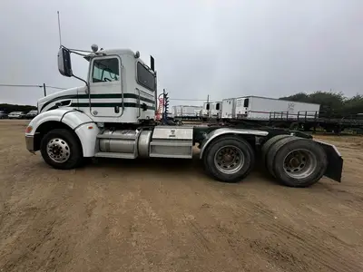 USED 2011 PETERBILT 384