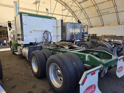 USED 2018 PETERBILT 389