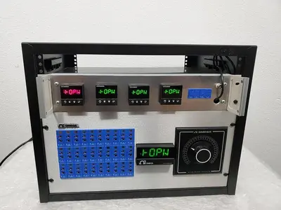 OMEGA DIGITAL TEMPERATURE METER