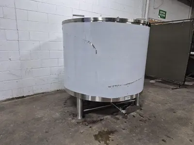 700 Gallon Processing Tank