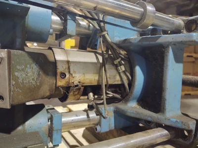 Nissei Complete Screw Injection Unit with Heating Removed From SY10