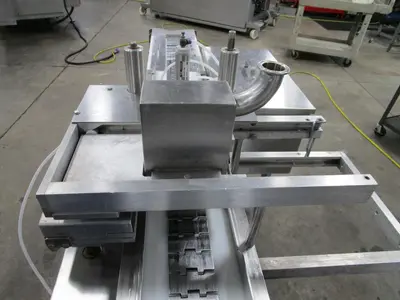 Conveyor with Wirecut