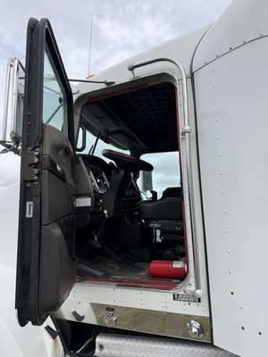 Used 2015 KENWORTH T800 TRUCK TRACTOR Conventional trucks Michigan US | Miedema Asset Management Group #1709405