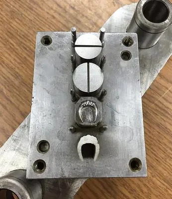 1986-390 Stamping Tool & Die Set to Make Horse Shoe Findings