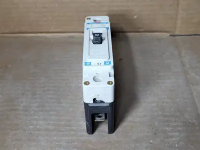 Used CUTLER-HAMMER FD1020 Switchgears British Columbia CA | Lenmark #1438570