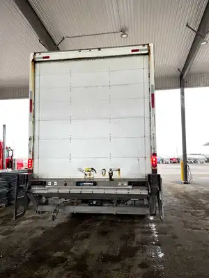 USED 2011 KENWORTH T800