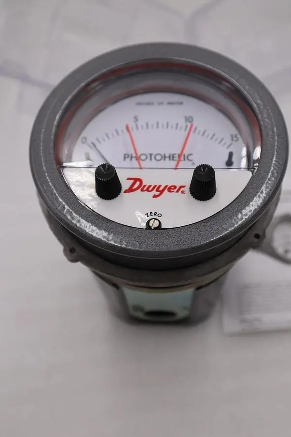 DWYER A3015-LT / A3015LT (NEW IN BOX) STOCK H1223