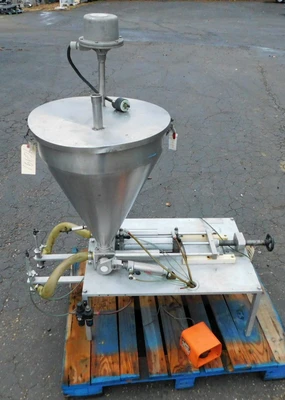 USED GEYER TWIN PISTON FILLER TWIN PISTON