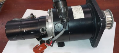 NEW Yaskawa Electric / Minertia Motor R08M-UV31